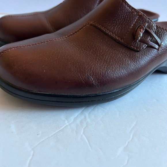 Clarks Women's Mules Sz 7.5 Brown Leather Slip On Comfort Shoes Western Boho - Picture 4 of 7